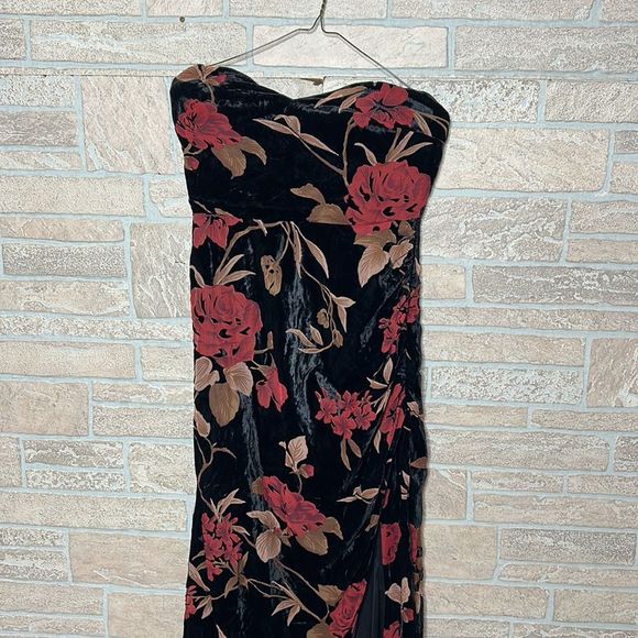 Lulu's Exquisite Black Floral Burnout Velvet Strapless Maxi Dress Size Small - Picture 5 of 14